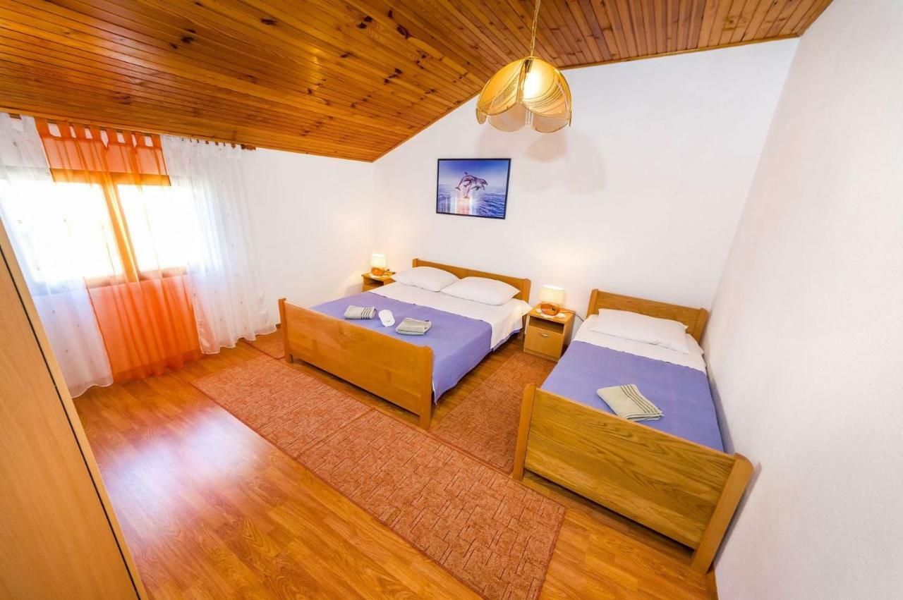 Apartment Matkos - With Garden And Terrace Nin Exterior photo