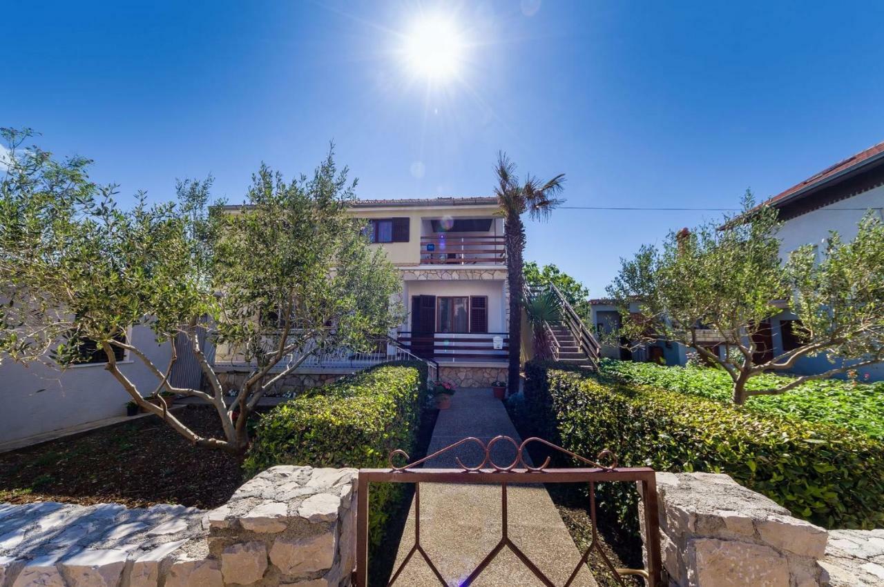 Apartment Matkos - With Garden And Terrace Nin Exterior photo